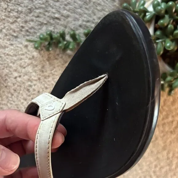OluKai Black and Cream Women's Sandals - Picture 4 of 8